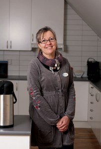 Värdinna Karin Rubys uptift är ett ordna sociala aktiviteter för de boende