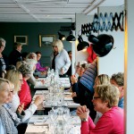   Damdelen av Häårnösands golfklubb samlas på Matbaren för lite uppsnack inför säsongen.
