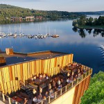 Den här bilden är ett montage med det nya hotellet i Piteå, Hotell KUST, som underlag. Det nya hotellet i Härnösand ska också få en takterass med utsikt över havet och staden. Bilden över Södra Sundet är tagen på den höjd som hotellets skybar ska få enligt ritningarna. Fin utsikt blir det.