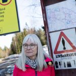   Försvarsmaktens skylt om fornlämning gillar Elisabet Frisk: ”Vore väl bra, om vi kunde säga att den tiden är förbi”.