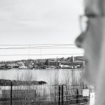   Murbergsområdet ger god utsikt mot inloppet och militärens hamn där krigsfartygen från USA förväntas glida in.
