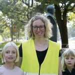   Stina, Ida och Svea Pontén hade hand om övergången 
vid stadsparken.