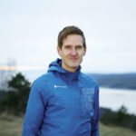 Mikael Näslund, uppvuxen i Härnösand, är konsult och analyschef hos Aktiespararna i Stockholm, sitter på fem styrelseuppdrag och är en hängiven elitmotionär med fler än 40 maraton och ultralopp.