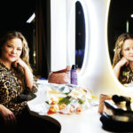 Martha Widén ser upp till sin storasyster Sara.