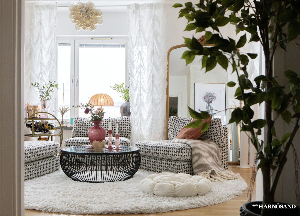 Maria har vi träffat förut. Nu var det några år sedan. Då var barnen var små, livet såg annorlunda ut och jobbet likaså. Nu har familjen bytt kedjehus och spring i husen, mot lägenhet och fenomenal utsikt.