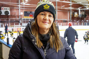 – Flickorna är duktiga och det är vårt första tjejlag i ett seriesystem, säger lagledaren Lina Jakobsson