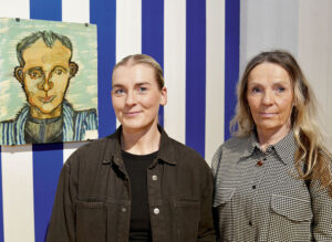 Sandra med mamma Laila Hedberg, vars mormor var syster till Harald. Laila har egna minnen av honom sen hon var barn. Harald och hans fem syskon var alla konstnärligt begåvade, berättar Laila.