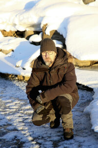 Oskar Norrgrann på spaning efter utter i Härnösand.