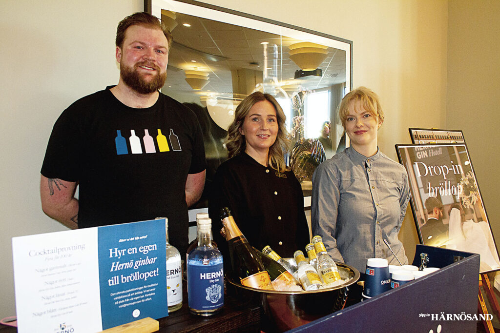 Christoffer Blomstrand från Hernö Gin tillsammans med Hannah Ljungqvist i mitten och Sabina Carlsson från Hernö Gin hotell.