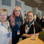 Katarina Dufvenberg, till vänster, Ulrica Cedervall och Arezoo Salehi minglade under pausen.