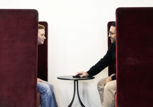 Ida LIndouf och Tomas Izaias Englund spår likartat i kommunvalet i Härnösand, såvida inte dramatiska händelser eller någon saftig skandal välter spelbrädet i sista stund.