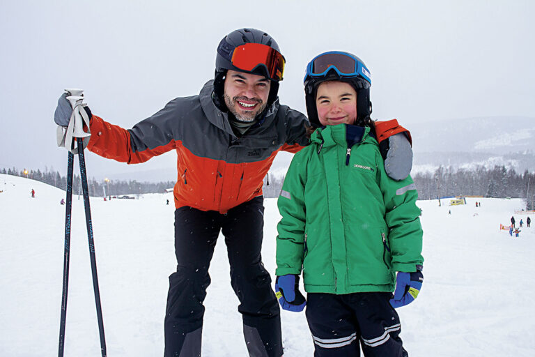 - Vi har åkt här nästan varje helg, berättar Freddy Martinez med dottern Vera Lagergren, 6 år.