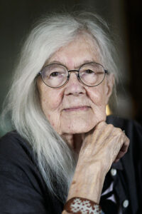 Maj-Siri Österling i egen hög person.