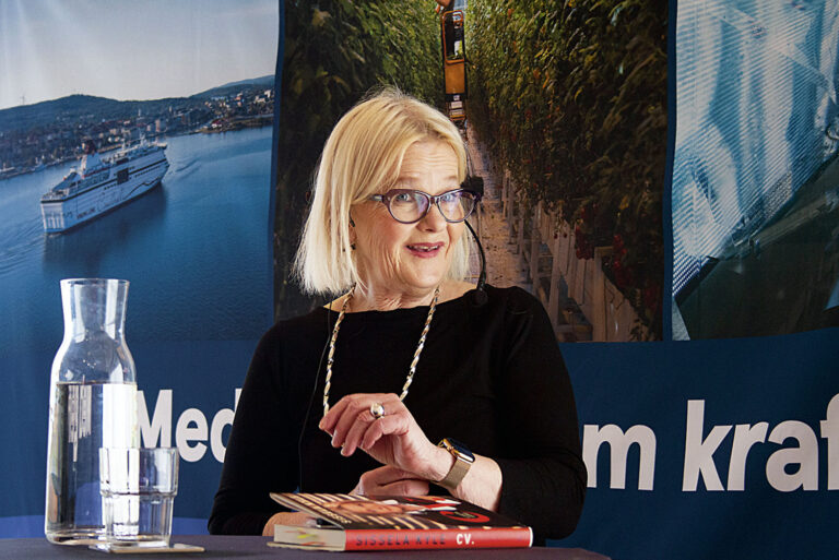 Skådespelaren och författaren Sissela Kyle resonerade om sin självbiografiska bok CV.