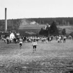 Månadens bild, tagen i samband med någon fotbollsmatch något av de sista åren på 1920-talet i Utansjö.