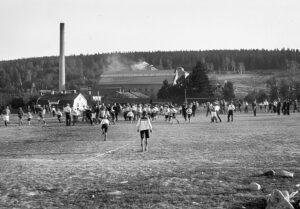 Månadens bild, tagen i samband med någon fotbollsmatch något av de sista åren på 1920-talet i Utansjö.