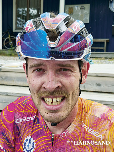 Axel Lindh pustar ut efter målgång.