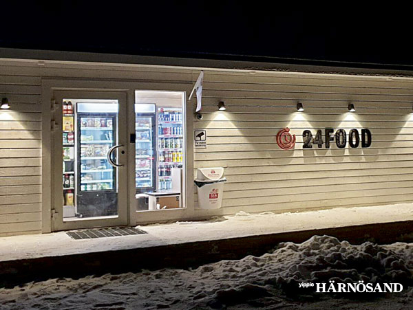 En av 24 FOODs skyltar på en av deras butiker