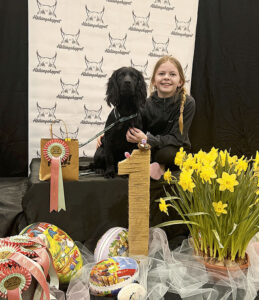 Ett av hennes fritids-intressen är att tävla i agility med hunden Gotte.