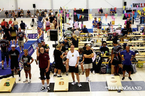 Svenska öppna mästerskapen i cornhole lockade många till Härnösand