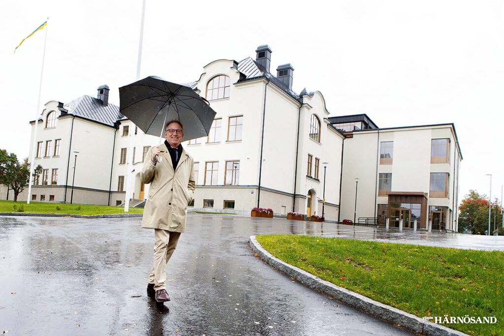 Lagman Magnus Wiklund framför nya tingsrätten!