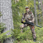 Andre Granlöf, butikschef på Willys i Härnösand, vid en lyckad älgjakt.