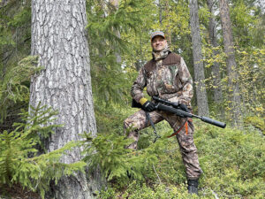 Andre Granlöf, butikschef på Willys i Härnösand, vid en lyckad älgjakt.