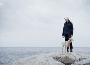 Kirsten & Laika ute på Lövhällan.