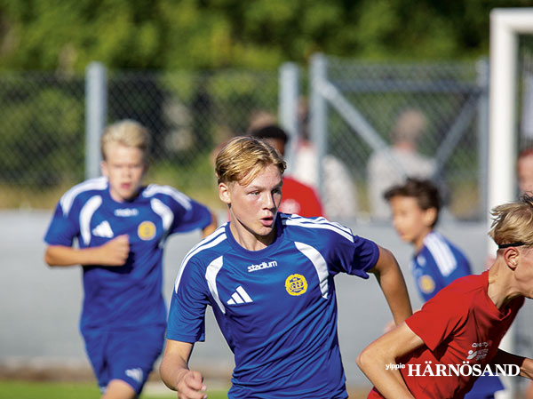 Rasmus siktar på fotbollsgymnasium i Sundsvall