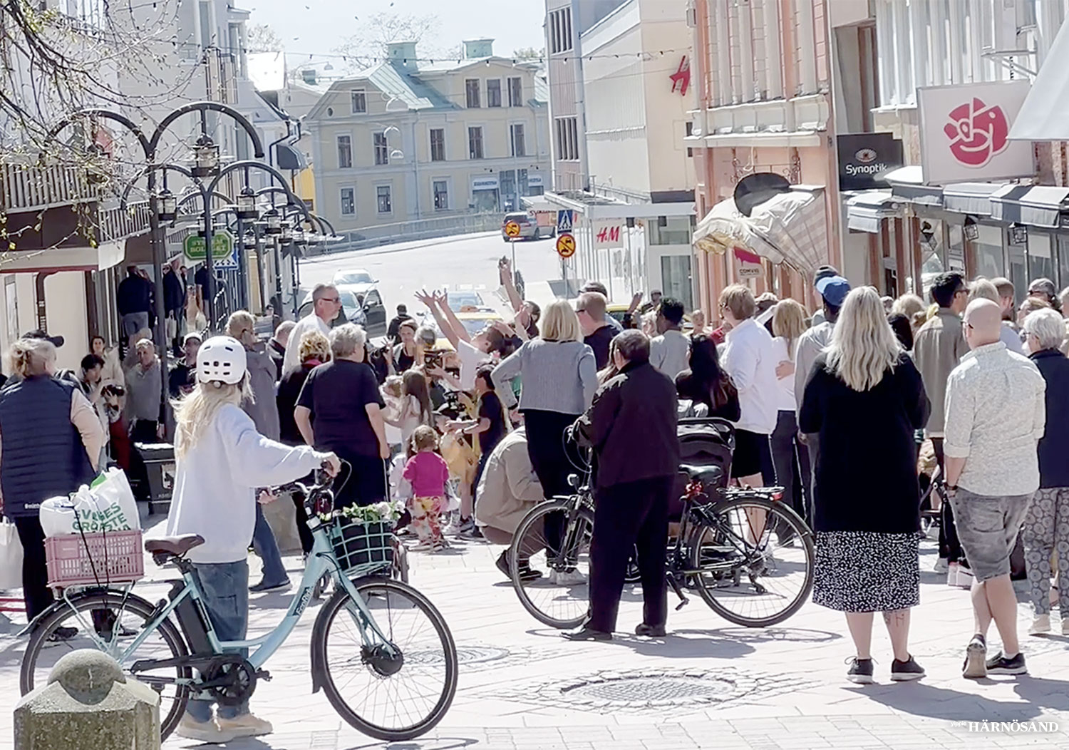 Härnösands näringslivschef, Petra Forsström, tror på centrumhandelns framtid.